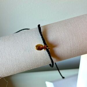 Stylish Black Bracelet with Gold Pineapple Charm
🖤💛 Adjustable Pull Tie
